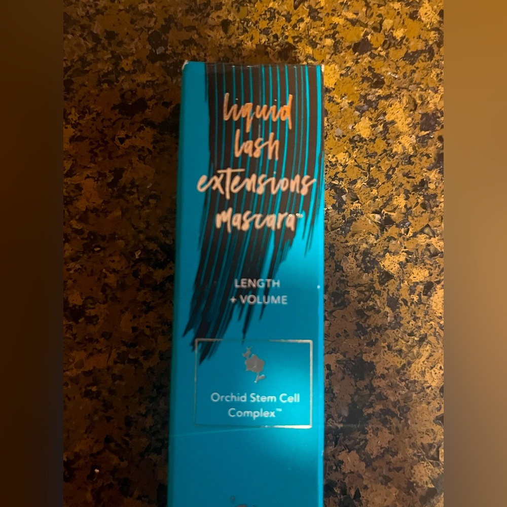 Thrive Liquid Lash Extension Mascara